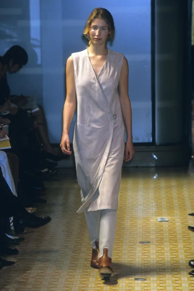 Look 10